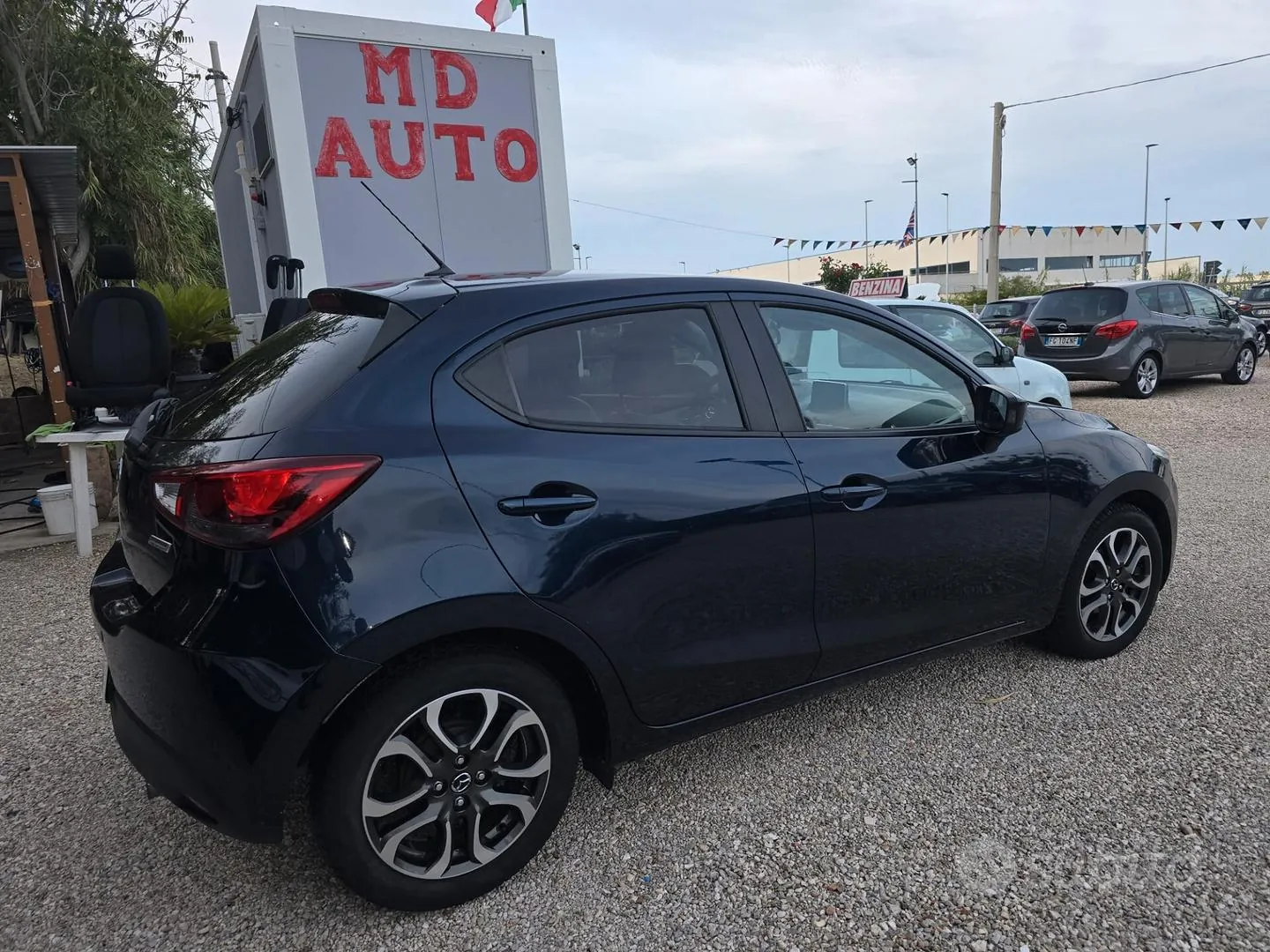 Mazda Mazda2 2015 photo 2