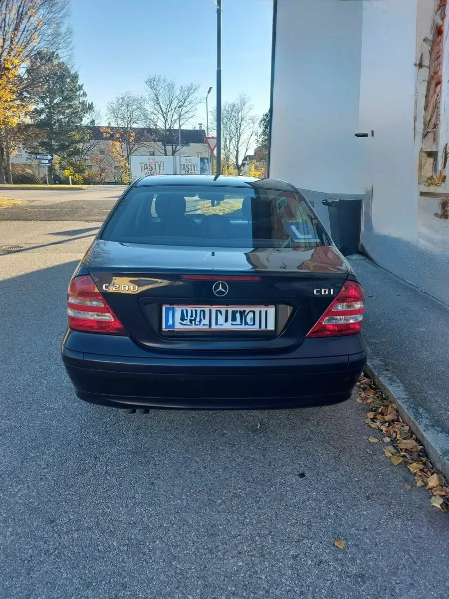 Mercedes-Benz C-Class 2005 photo 2