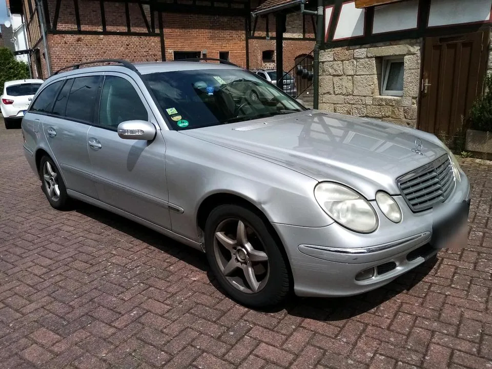 Mercedes-Benz W211