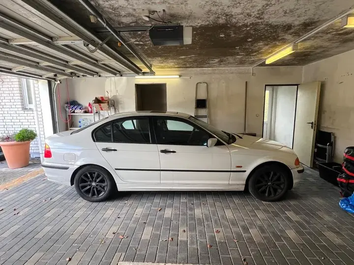 BMW 318I