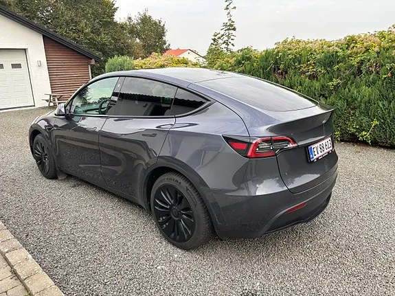 Tesla Model Y 2023 photo 5