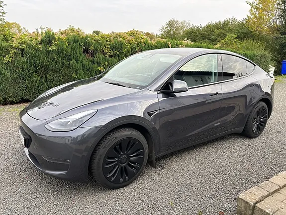 Tesla Model Y 2023 photo 2