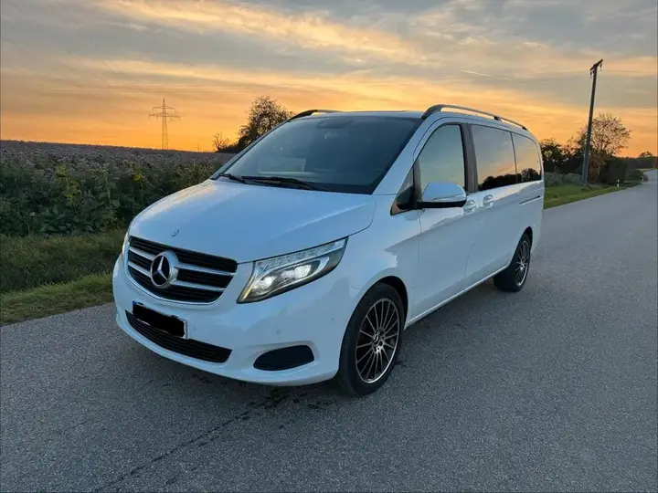 Mercedes-Benz V220
