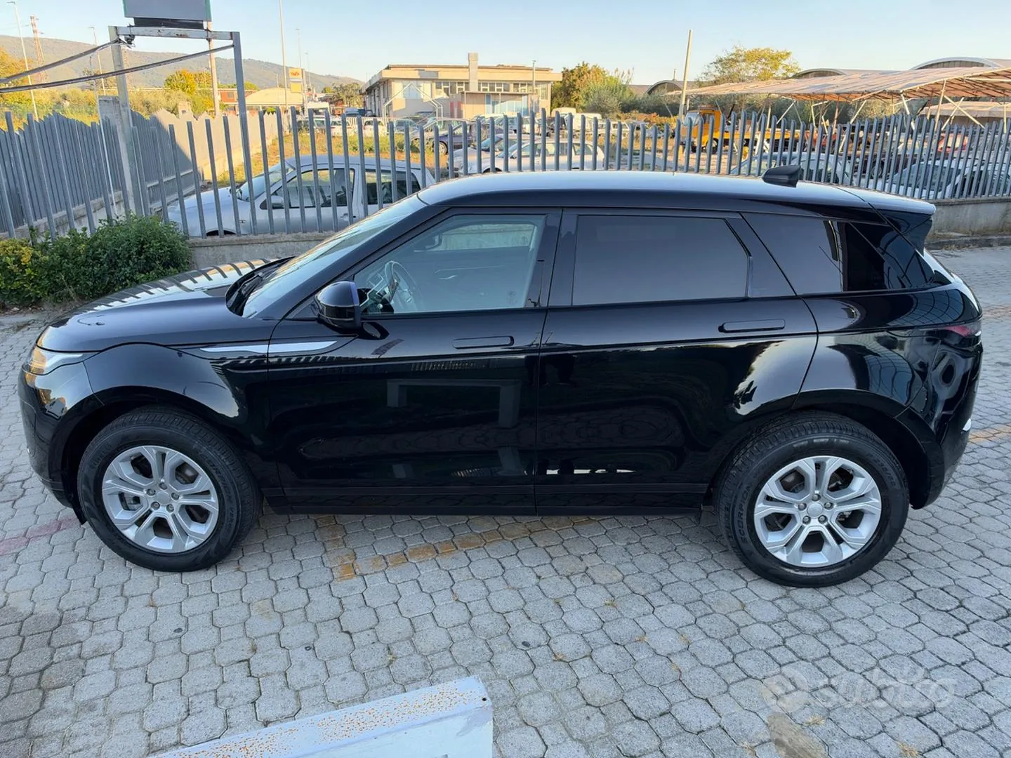 Land Rover Range Rover Evoque 2019 photo 2