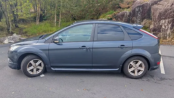 Ford Focus 2010 photo 2
