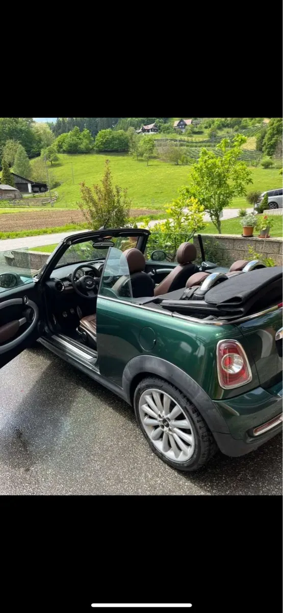 Mini Cabrio 2012 photo 2