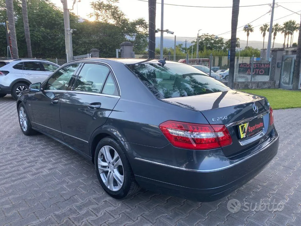 Mercedes-Benz E-Class 2009 photo 3