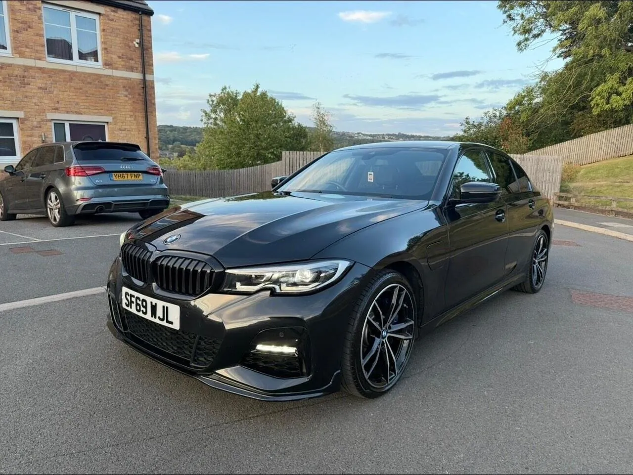BMW 3 Series 2019 photo 3
