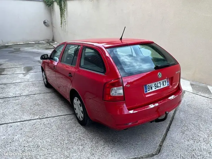Skoda Octavia 2011 photo 4