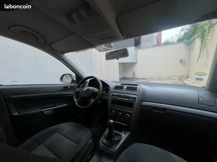 Skoda Octavia 2011 photo 3