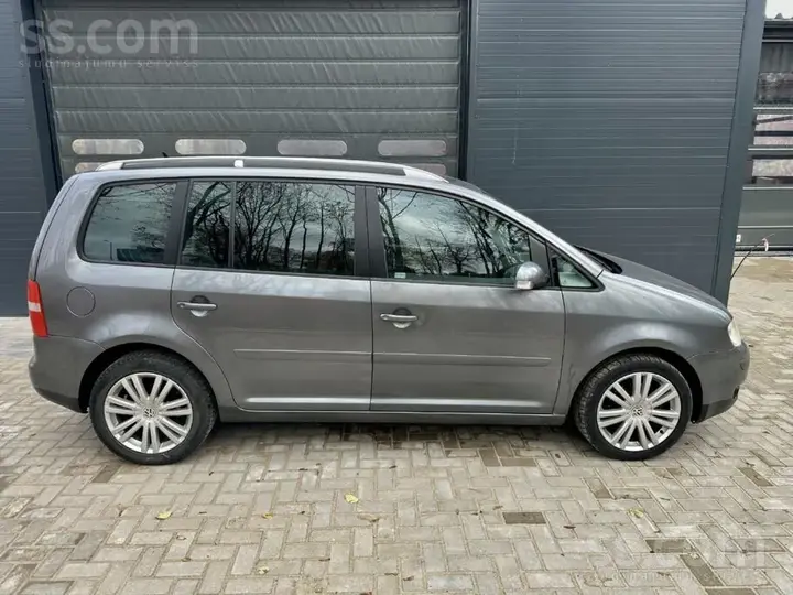 Volkswagen Touran 2006 photo 4