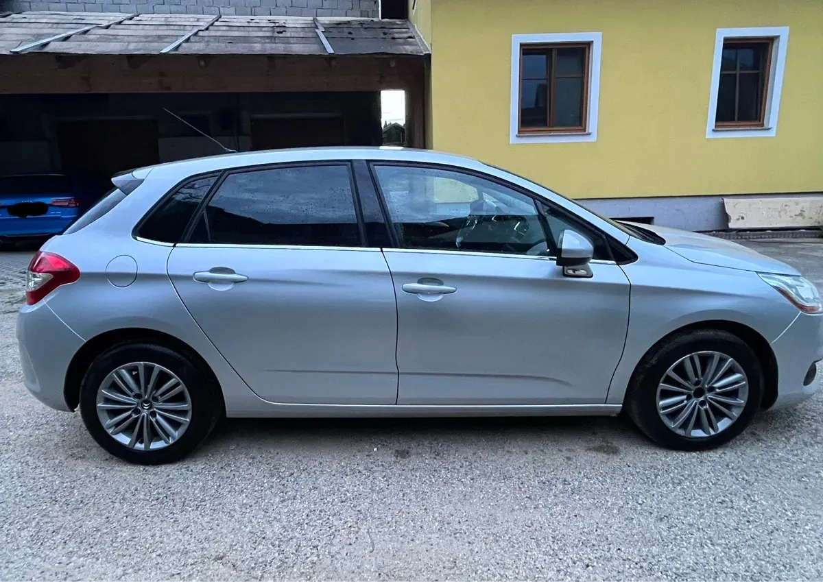 Citroen C4 2011 photo 2