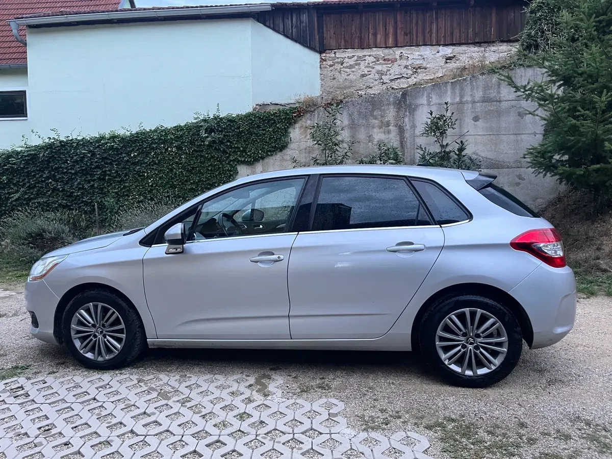 Citroen C4 2011 photo 3