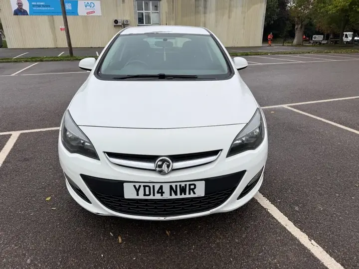 Vauxhall Astra 2014 photo 5