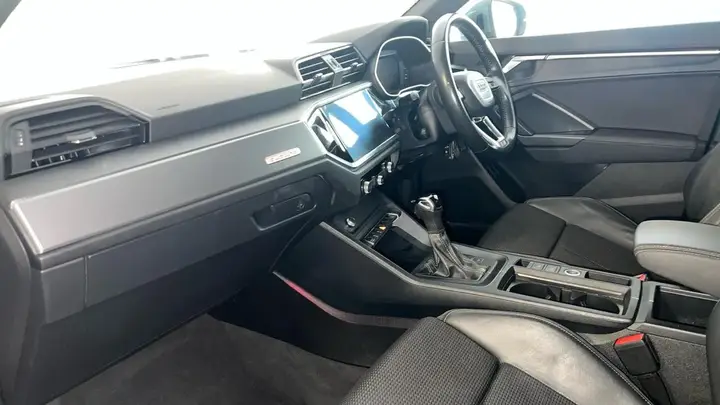 Audi Q3 2020 photo 2