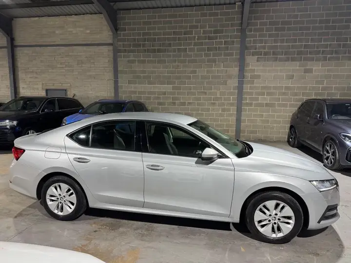 Skoda Octavia 2023 photo 2