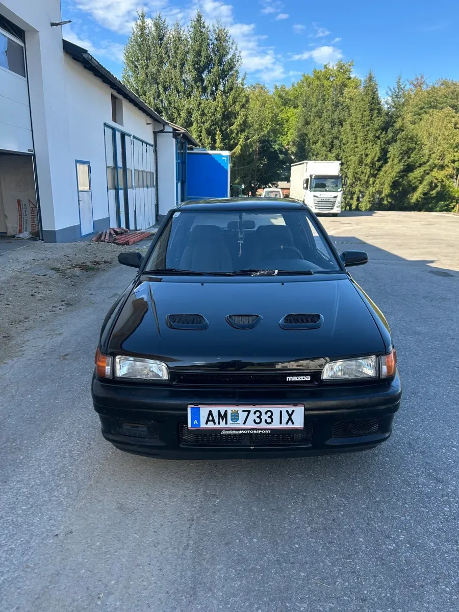 Mazda 323 1990 photo 2