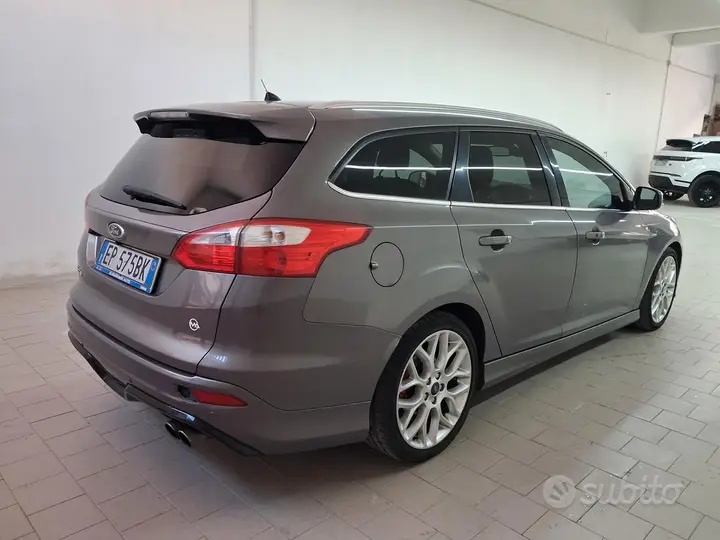 Ford Focus 2012 photo 2
