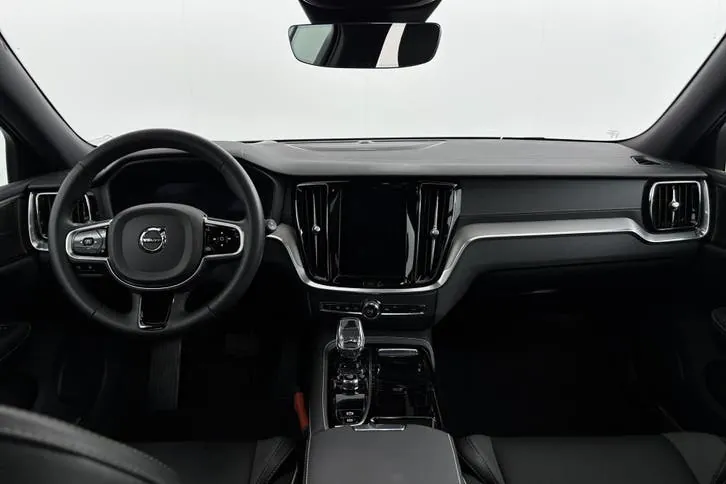 Volvo V60 2023 photo 2