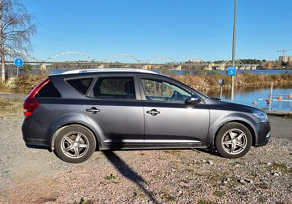Kia Ceed 2010 photo 2