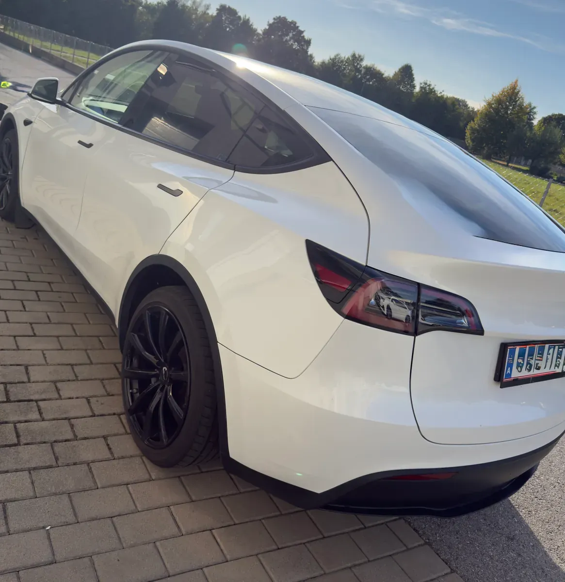 Tesla Model Y 2024 photo 2