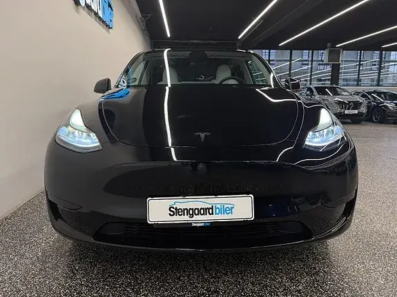 Tesla Model Y 2023 photo 2