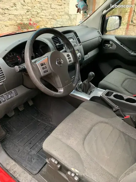 Nissan Navara 2011 photo 2
