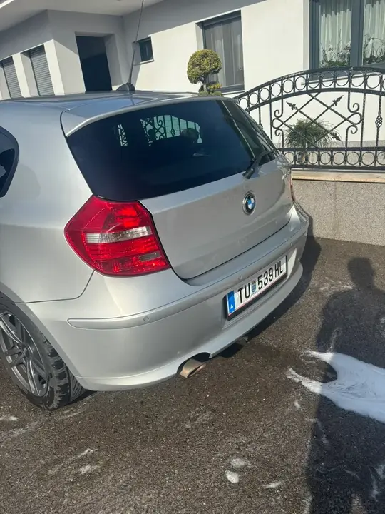 BMW 1 Series 2009 photo 2