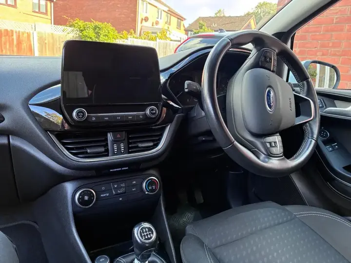 Ford Fiesta 2018 photo 2