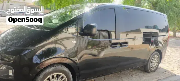 Hyundai Staria 2025 photo 2