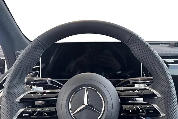 Mercedes-Benz E300 De 2026 photo 4