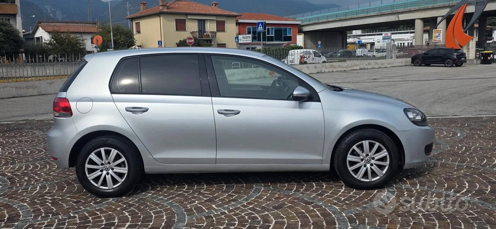 Volkswagen Golf 2010 photo 2