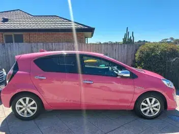 Toyota Aqua 2015 photo 2