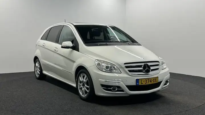 Mercedes-Benz B-Class 2011 photo 3