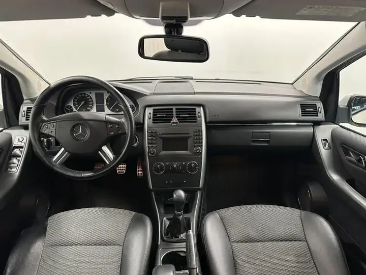 Mercedes-Benz B-Class 2011 photo 2