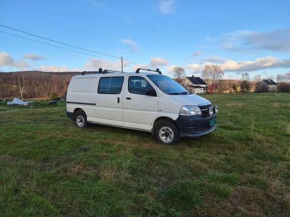 Toyota Hiace 2010 photo 3