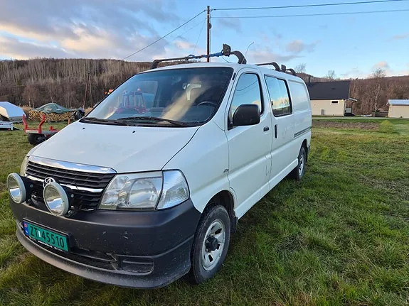 Toyota Hiace 2010 photo 5