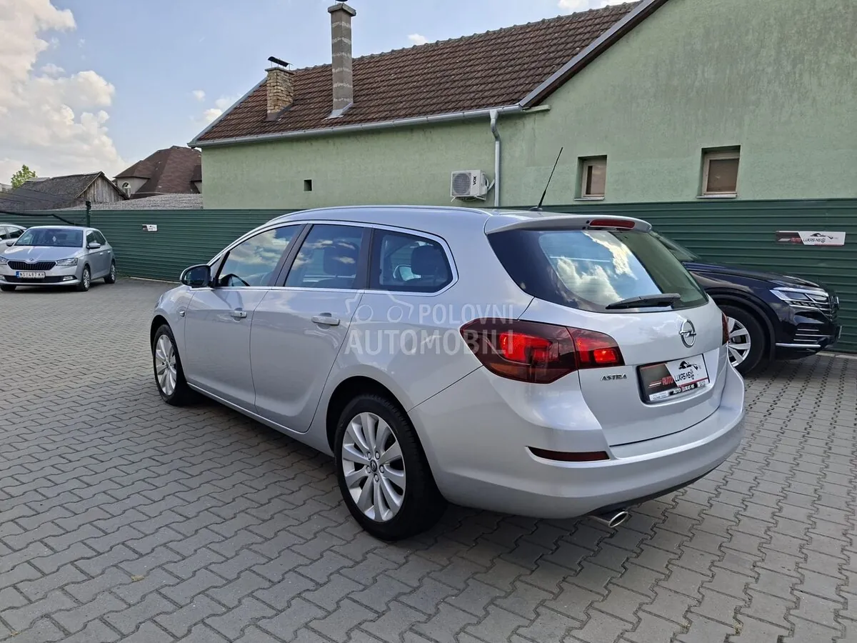 Opel Astra J 2012 photo 4
