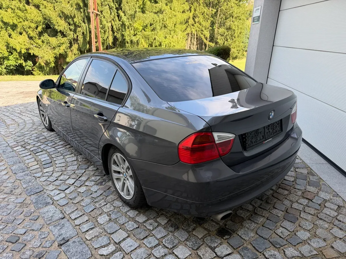 BMW 3 Series 2008 photo 2