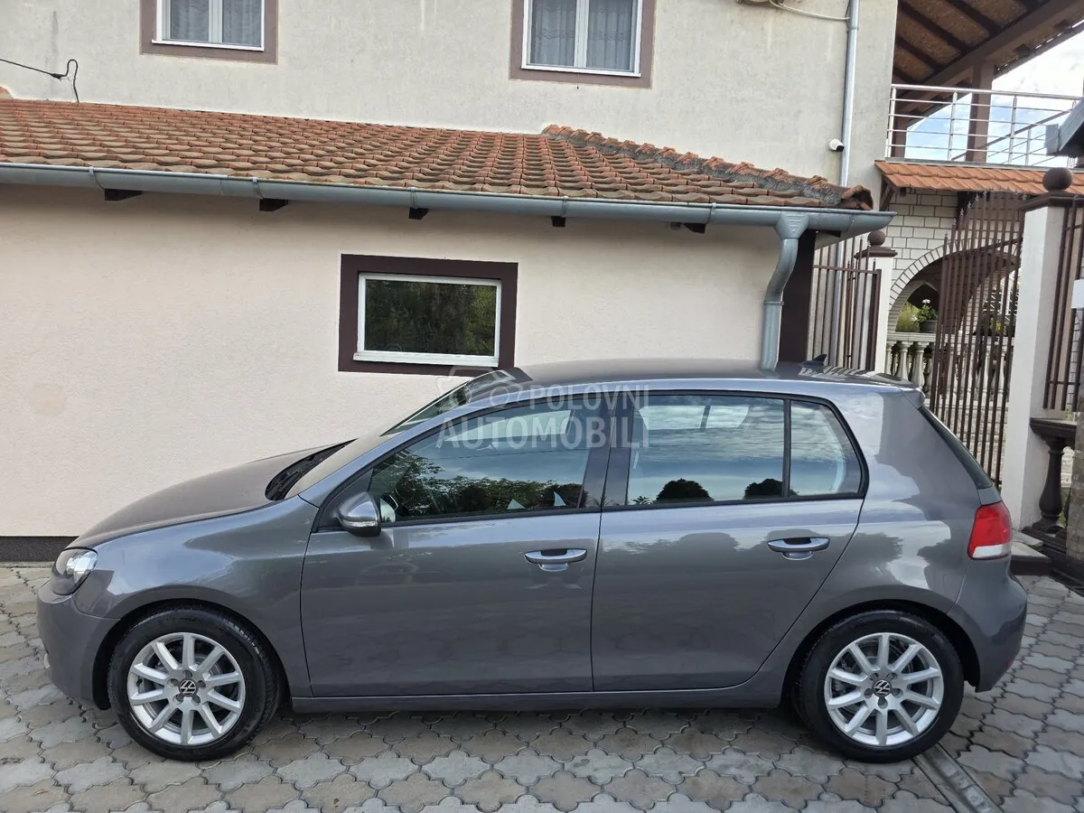 Volkswagen Golf 2010 photo 2