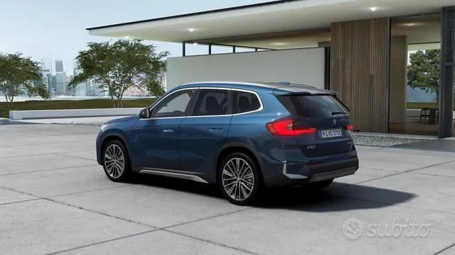 BMW Ix1 2026 photo 2