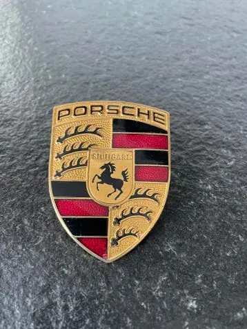 Porsche Crest