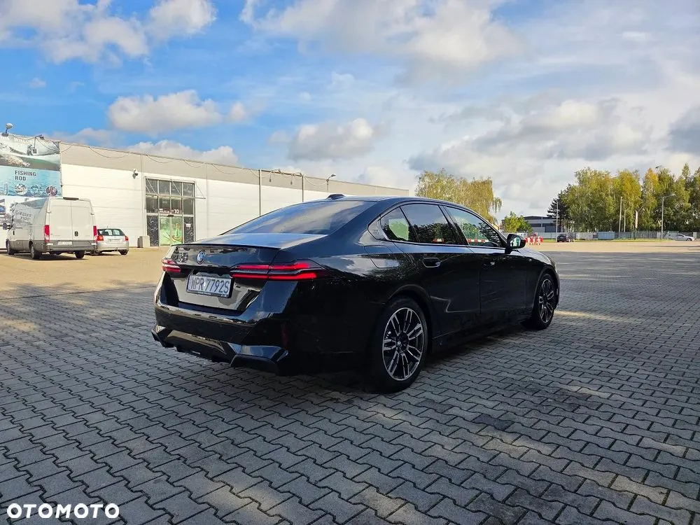 BMW Seria 5 2024 photo 4