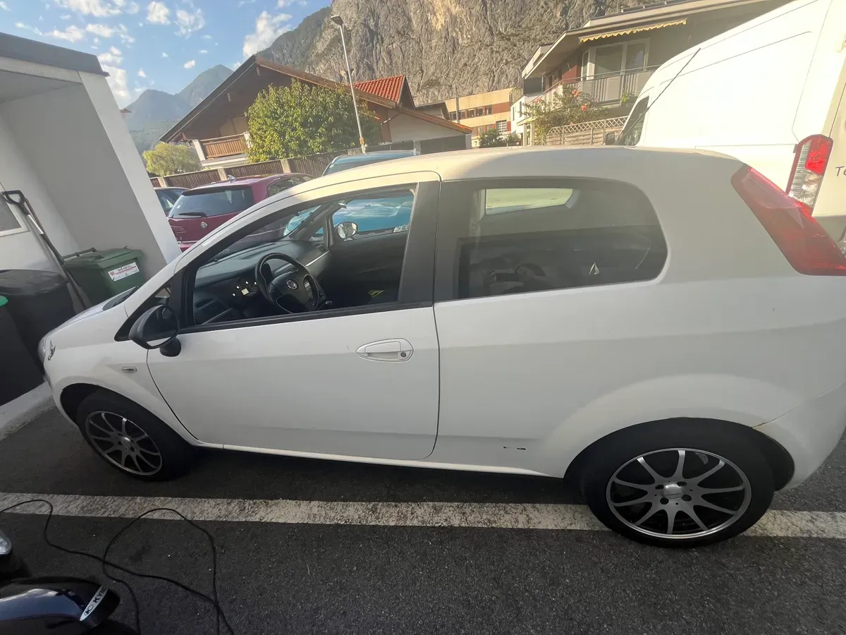 Fiat Grande Punto 2008 photo 3