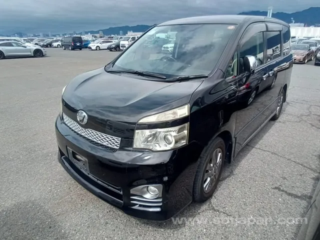 Toyota Voxy 2012 photo 2