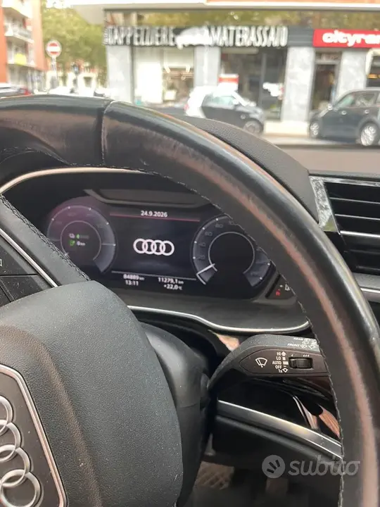 Audi Q3 2021 photo 2