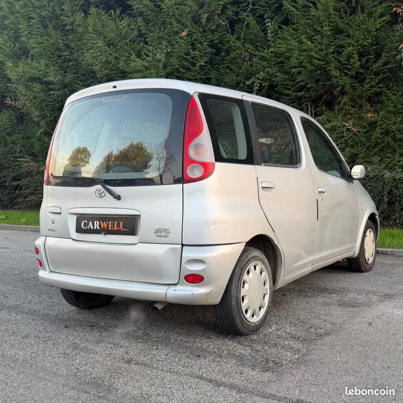 Toyota Yaris 2000 photo 4