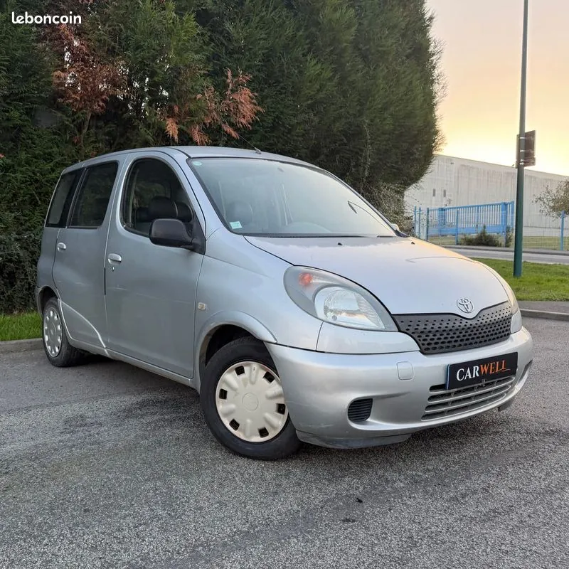 Toyota Yaris 2000 photo 3