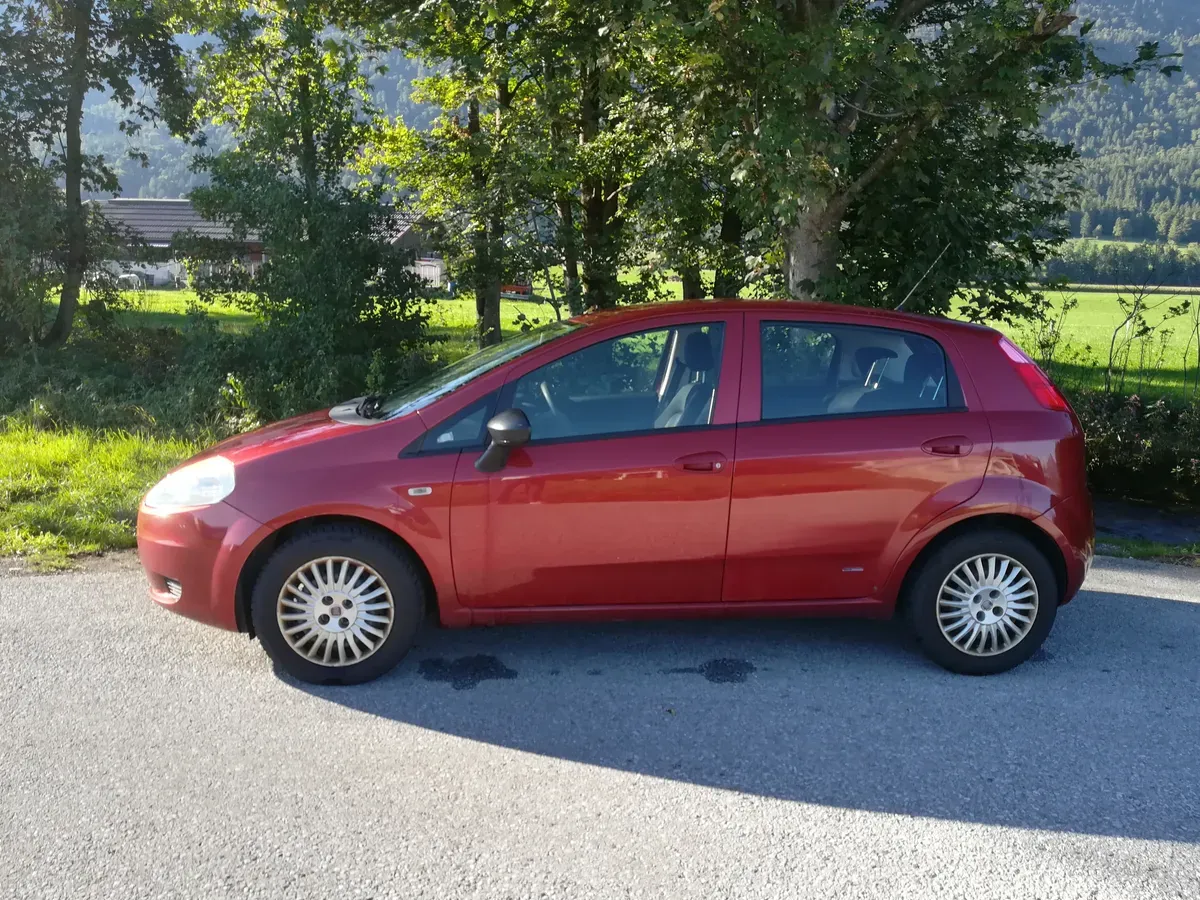 Fiat Grande Punto 2008 photo 2