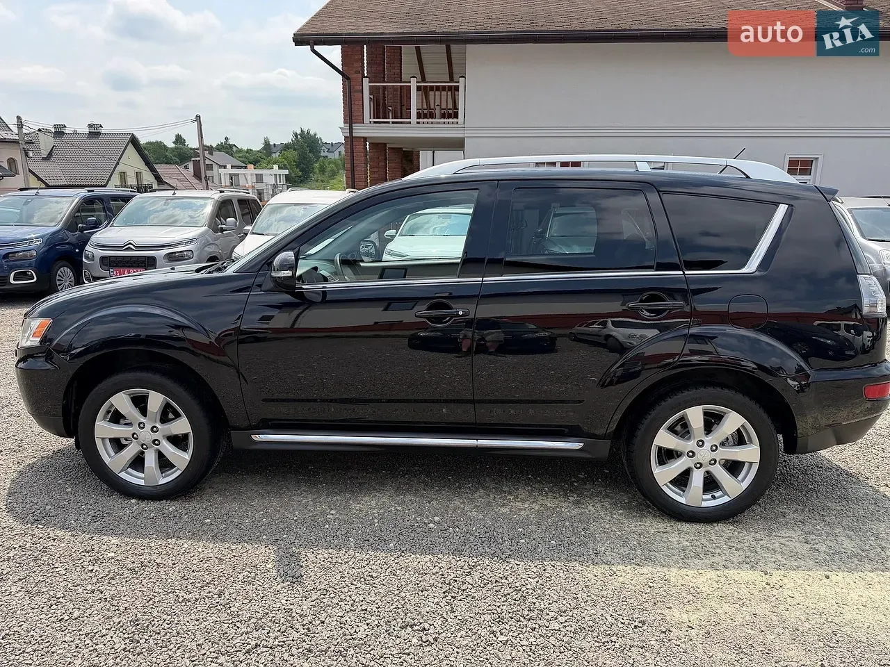 Mitsubishi Outlander Xl 2011 photo 2